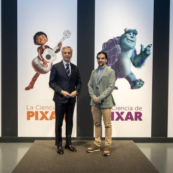 Ricardo Alfós, director de CaixaForum Zaragoza, y Javier Hidalgo, responsable de exposiciones y actividades de ciencia de la Fundación "la Caixa".