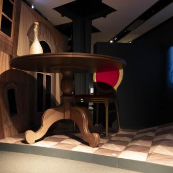 Una de las salas de la muestra «Los mundos de Alicia» en CaixaForum València.