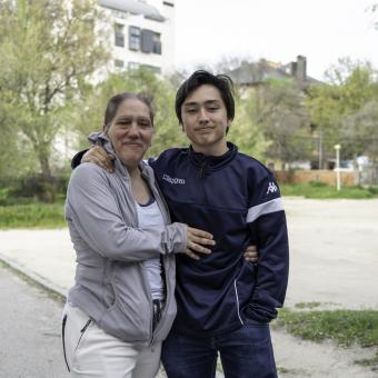 Raquel Blanco y su hijo Aarón, usuarios de CaixaProinfancia.