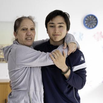 Raquel Blanco y su hijo Aarón, usuarios de CaixaProinfancia.