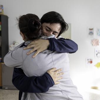 Raquel Blanco y su hijo Aarón, usuarios de CaixaProinfancia.