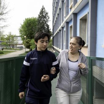 Raquel Blanco y su hijo Aarón, usuarios de CaixaProinfancia.