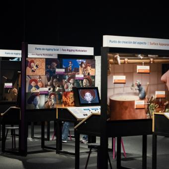 Vista general de los módulos interactivos de la sala de CaixaForum Zaragoza.