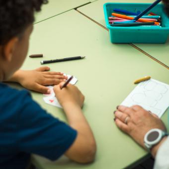 Un alumno del CEIP Ramón y Cajal durante una de las clases impartidas en el centro. 