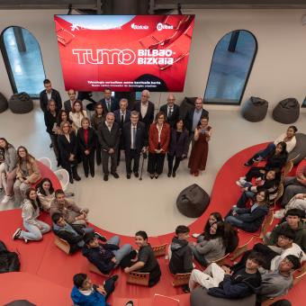 Foto de familia de las entidades promotoras de TUMO Bilbao.