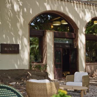 La entrada del restaurante de Villa Retiro en Xerta. 
