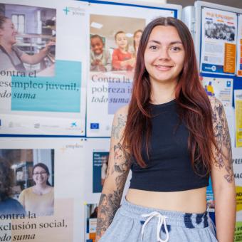 Noelia Pérez, usuaria del programa Más Empleo Joven, impulsado por la Fundación ”la Caixa” y el Fondo Social Europeo Plus. 
