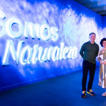 El presidente de Oasis Immersive Studios, Denys Lavigne, y la directora de CaixaForum Madrid, Isabel Fuentes.