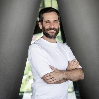 Marc Suárez-Calvet, becado de la Fundación ”la Caixa”, es neurólogo clínico en el Hospital del Mar y dirige el grupo de Neurología Traslacional y Biomarcadores en el Barcelonaβeta Brain Research Center.