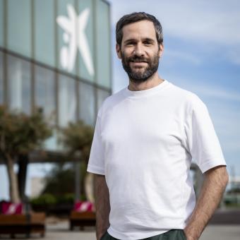 Marc Suárez-Calvet, becado de la Fundación ”la Caixa”, es neurólogo clínico en el Hospital del Mar y dirige el grupo de Neurología Traslacional y Biomarcadores en el Barcelonaβeta Brain Research Center. 