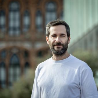Marc Suárez-Calvet, becado de la Fundación ”la Caixa”, es neurólogo clínico en el Hospital del Mar y dirige el grupo de Neurología Traslacional y Biomarcadores en el Barcelonaβeta Brain Research Center. 