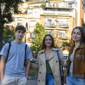 Sonia Morata juntament amb els seus dos fills, la Jana i l'Àlex.