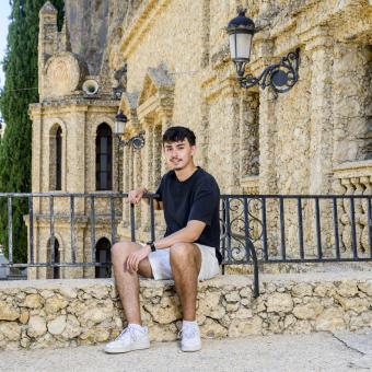 Tomás Cano, becari de la Fundació ”la Caixa” i estudiant de Dret i Filosofia a la Universitat Complutense de Madrid, al Santuari Verge de l'Esperança de Calasparra.