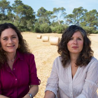 Las directoras del documental L'Odissea del vell marí (La odisea de la foca monje), Marta Hierro y Núria Abad.