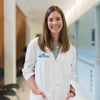 Ana Zabalza, neuróloga del CEMCAT, en el Hospital Universitario Vall d’Hebron de Barcelona.