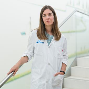 Ana Zabalza, neuróloga del CEMCAT, en el Hospital Universitario Vall d’Hebron de Barcelona.