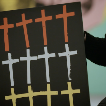«Warhol-Vijande: Más que pistolas, cuchillos y cruces» dirigit per Sebastián Galán.
