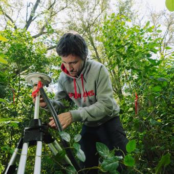 Los investigadores del equipo de David Chaparro utilizan una tecnología tan común como el GPS para estimar el contenido de agua de los bosques.