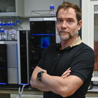 Samuel Sánchez, al laboratori de l'IBEC. 