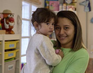 Rahiza Franchezca López Valle, ha encontrado en Avanti Mamis el apoyo, acompañamiento, estímulo para retomar sus estudios universitarios de Farmacia y el apoyo para realizar los trámites para regularizar su situación en España.