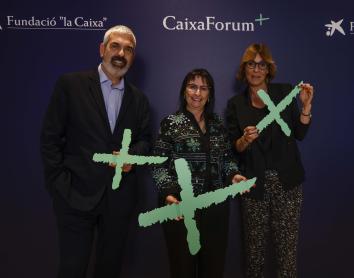 De izquierda a derecha el director del Área de Cultura de la Fundación ”la Caixa”, Ignasi Miró; la directora general adjunta de la Fundación ”la Caixa”, Elisa Durán, y la directora de CaixaForum+, Mireia Gubern.