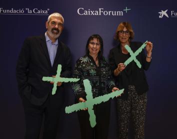 De izquierda a derecha el director del Área de Cultura de la Fundación ”la Caixa”, Ignasi Miró; la directora general adjunta de la Fundación ”la Caixa”, Elisa Durán, y la directora de CaixaForum+, Mireia Gubern.
