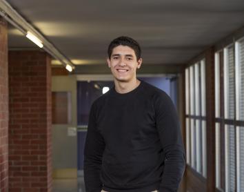 Mohamed Dari, becario de la Fundación "la Caixa" y estudiante de la Facultad de Informática de Barcelona de la UPC.