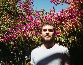 DNIT: Nicolas Jaar presenta «Archivos de Radio Piedras» con Chica Acosta DJ Set