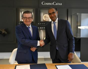 El director general adjunto de la Fundación "la Caixa", Juan Ramón Fuertes, y el presidente del AMNH, Sean Decatur