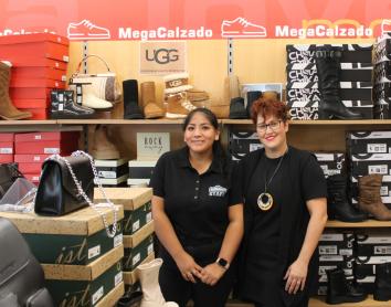 Lourdes Andia, beneficiària del programa Incorpora, amb Maite Lacalle, RR.HH. de Megacalzado 