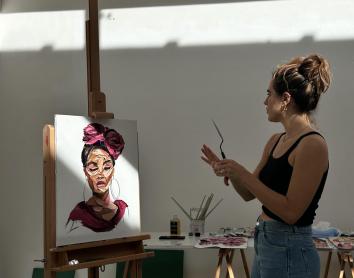 Celebrar la feminidad con la pintura de Elena Gual en CaixaForum Sevilla