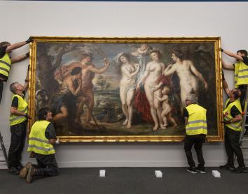 The Judgement of Paris arrives at CaixaForum Barcelona: how a Rubens is installed