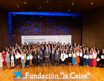 Cent estudiants reben una beca de la Fundació ”la Caixa” per cursar un postgrau a l’estranger