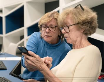 Cerca de 5.000 personas mayores se han formado con el proyecto Competencias Digitales +60 en Cataluña