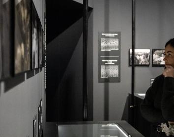 CaixaForum Zaragoza descubre al Berlanga más íntimo en una gran muestra dedicada al cineasta