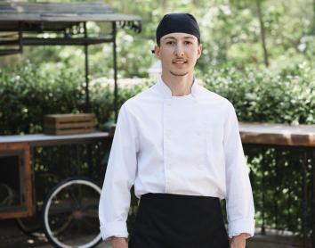 Abdallah es uno de los alumnos de la escuela de cocina de Villa Retiro, en Xerta. 