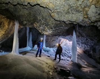 Abordar la crisi climàtica des de les coves, els boscos i el cosmos