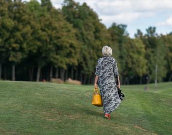 Vivir en vecindarios con más zonas verdes podría retrasar la aparición de la menopausia