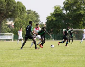 Els clubs de futbol amateur prefereixen jugadors autòctons a estrangers