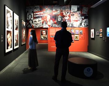 Los vampiros conquistan CaixaForum Sevilla