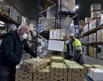 La Fundación ”la Caixa” duplica con un millón de euros los donativos a la acción Ningún hogar sin alimentos para las personas más afectadas por la pandemia