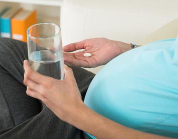 La exposición al paracetamol en el vientre materno se asocia con síntomas de TDAH y autismo en la infancia