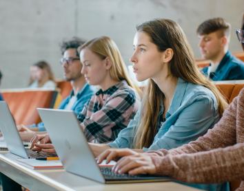 Las mujeres que cursan carreras STEM tienen mejor rendimiento académico que los hombres