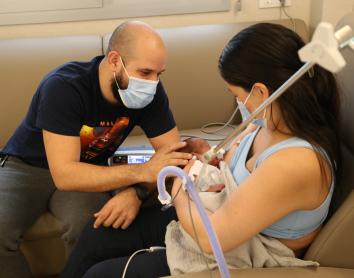 Vall d’Hebron estrena el nuevo Espacio Familiar de Neonatología ‘Com a casa’, que favorece la recuperación de los bebés prematuros y de los nacidos a término con patología crónica y compleja