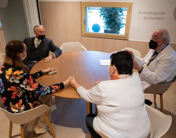 La Fundació ”la Caixa” i l’hospital Clínic Barcelona inauguren un espai per a les persones amb malalties avançades i els seus familiars