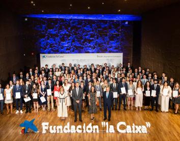 120 estudiantes universitarios reciben una beca de la Fundación ”la Caixa” para cursar estudios de posgrado en el extranjero