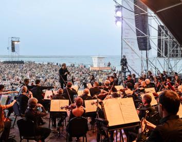 CaixaForum+ despide el verano con dos conciertos de música clásica en la playa