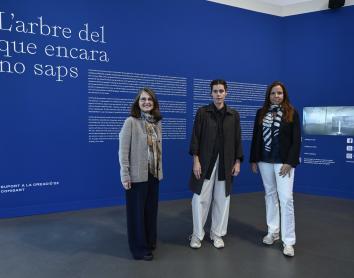D’esquerra a dreta: la cap de les col·leccions d'art de la Fundació ”la Caixa”, Nimfa Bisbe; la comissària, Caterina Almirall, i la directora de CaixaForum Barcelona, Mireia Domingo.