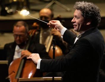 Llega a CaixaForum+ el concierto inaugural de Gustavo Dudamel como director de la Ópera de París