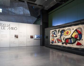 El tapiz de Miró desembarca en CaixaForum Sevilla tras su restauración